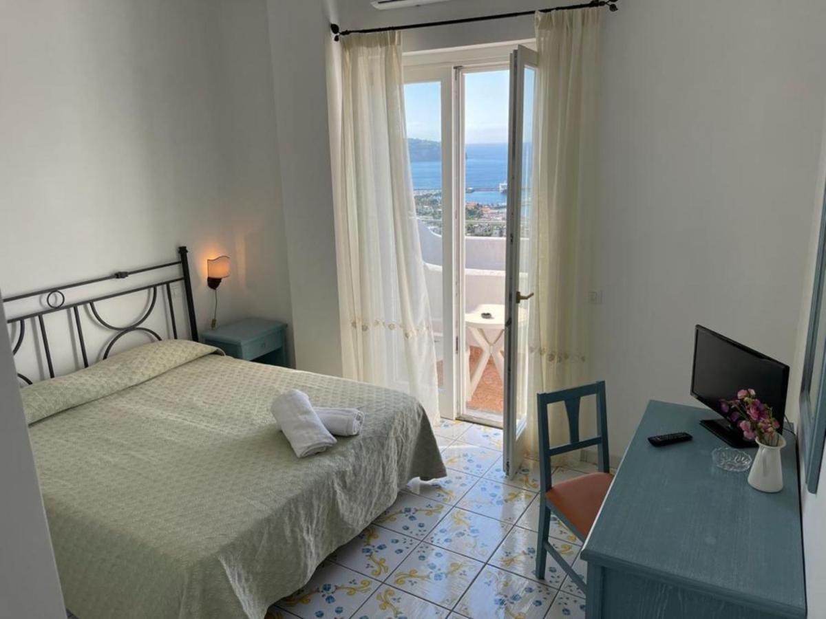 Hotel Residence - Parco Mare Monte Casamicciola Terme Стая снимка