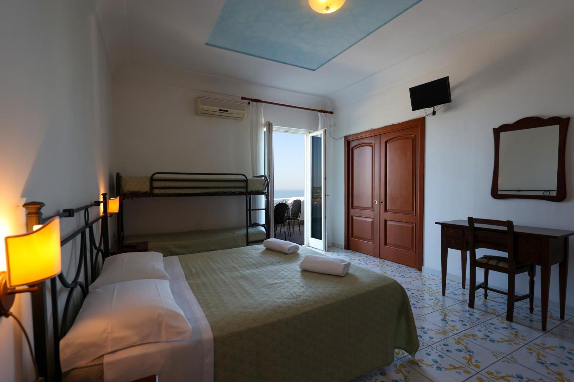 Hotel Residence - Parco Mare Monte Casamicciola Terme Стая снимка
